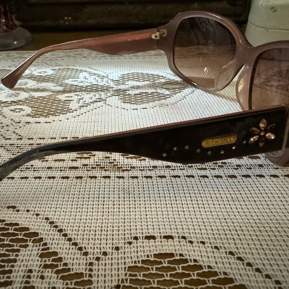 Coach 2 sunglasses with their cases - Picture 5 of 16